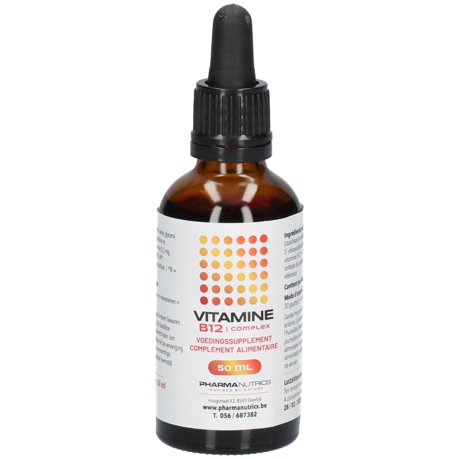 Bruine glazen fles met zwarte dop en pipet. Etiket met productinformatie en de tekst VITAMINE B12 COMPLEX.