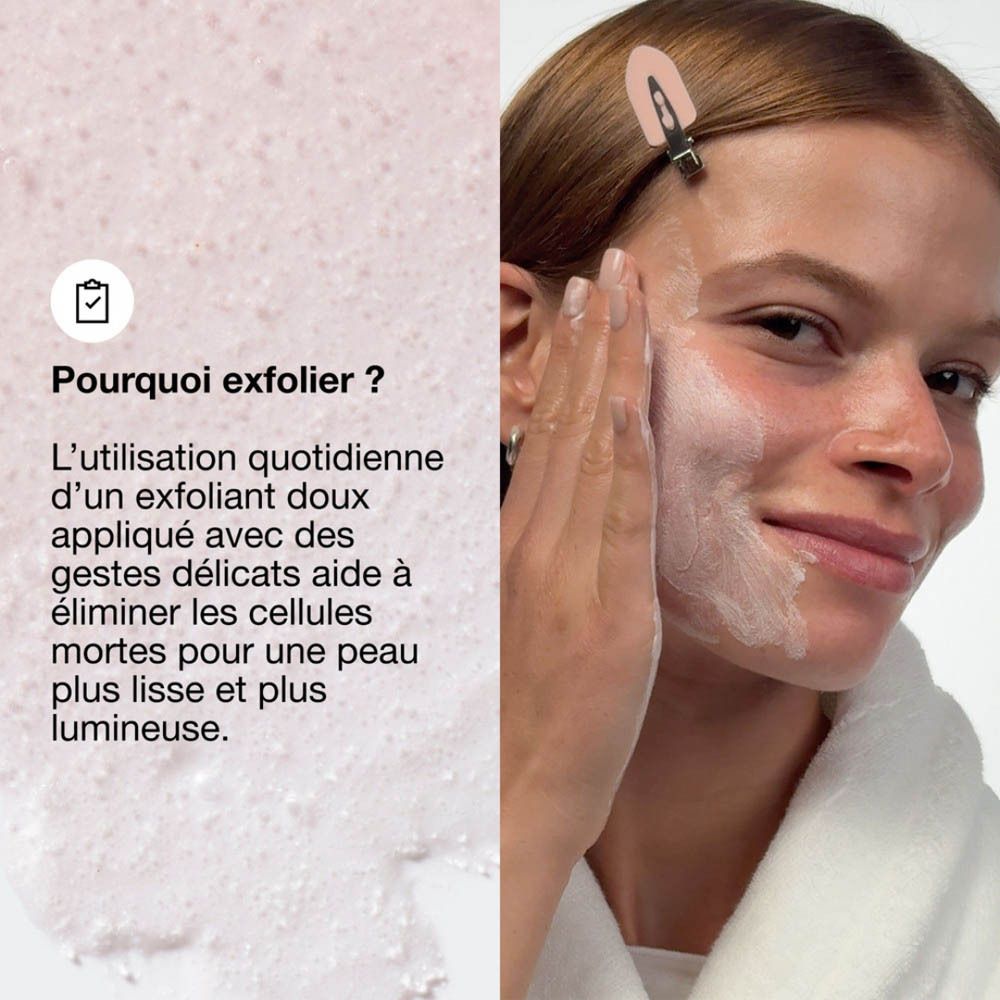Clinique Moisture Surge Exfoliating Glow Cleanser, un tube rose avec des paillettes.