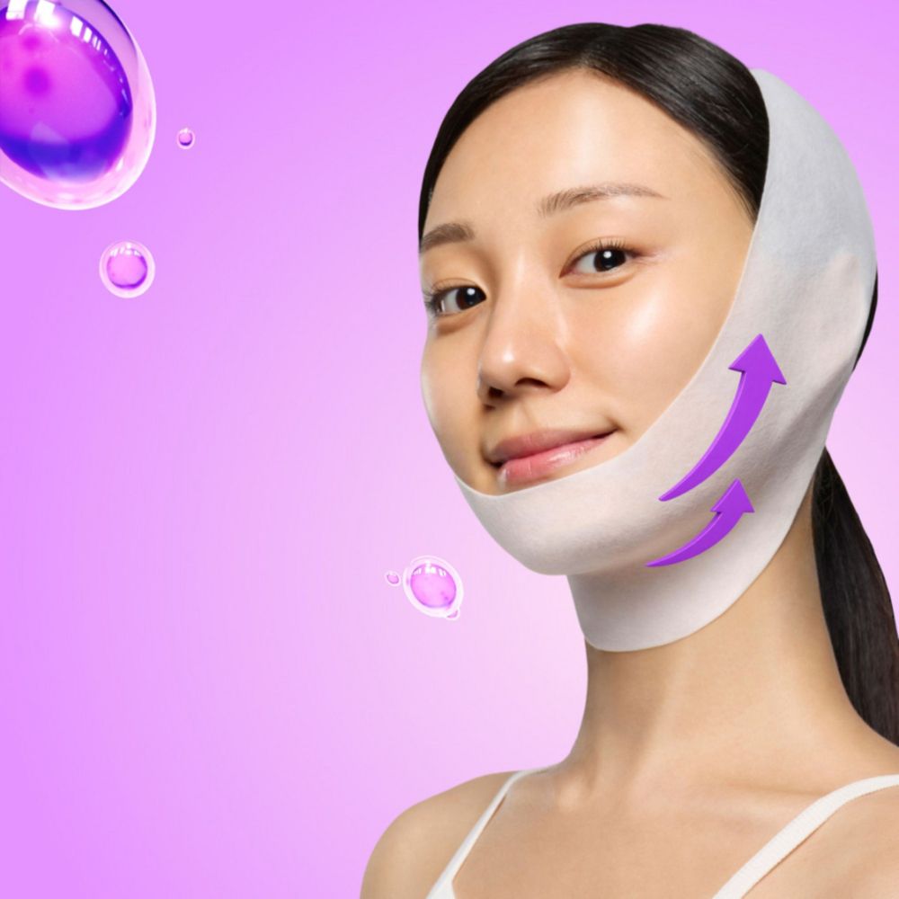 Femme portant le masque lifting Dr. Jart+ Cryo-V pour la mâchoire, resserrant la zone du menton. Bulles violettes et flèches.