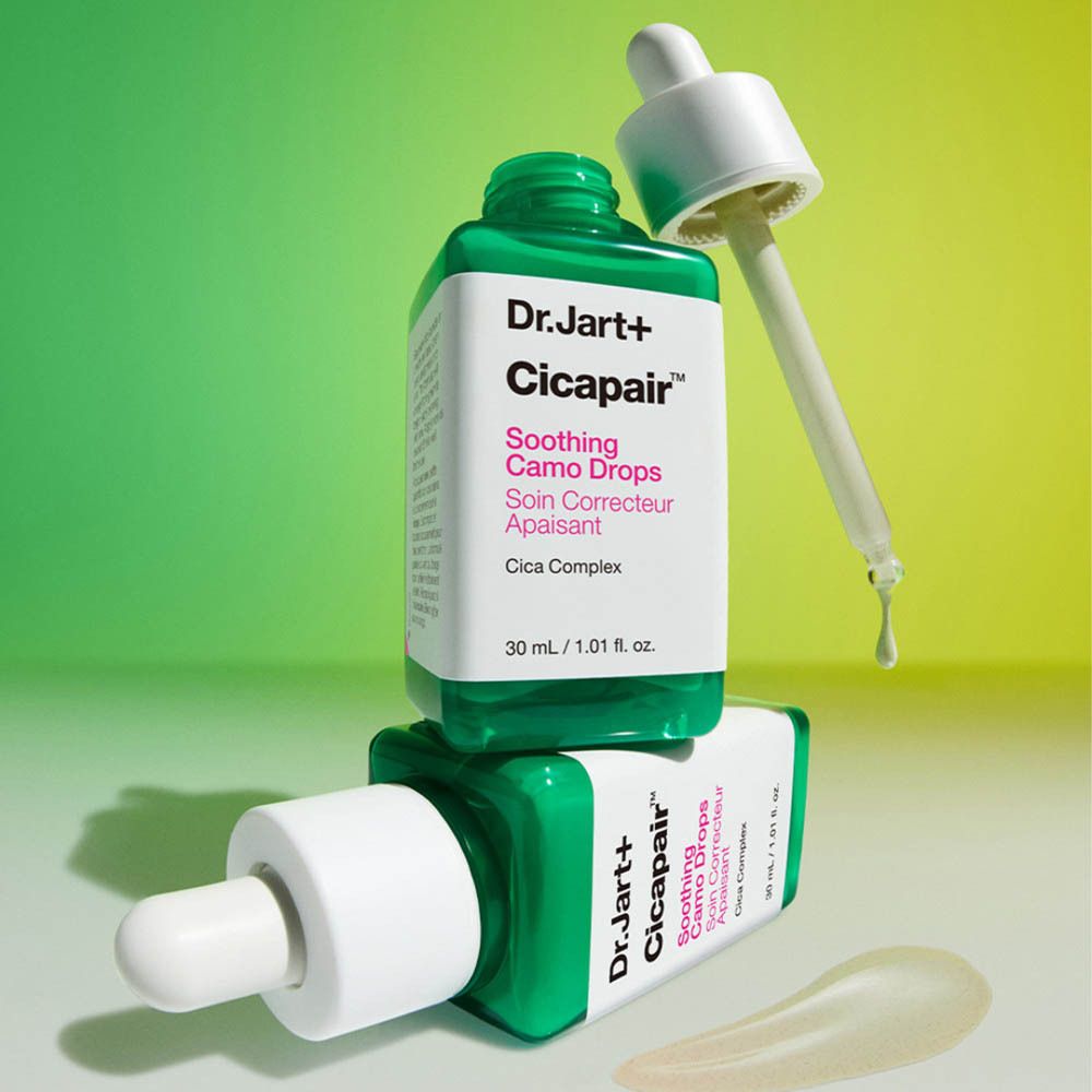 Dr. Jart+ Cicapair Verzachtende Camo Drops SPF 20 verpakking, zijkant met gebruiksinstructies.
