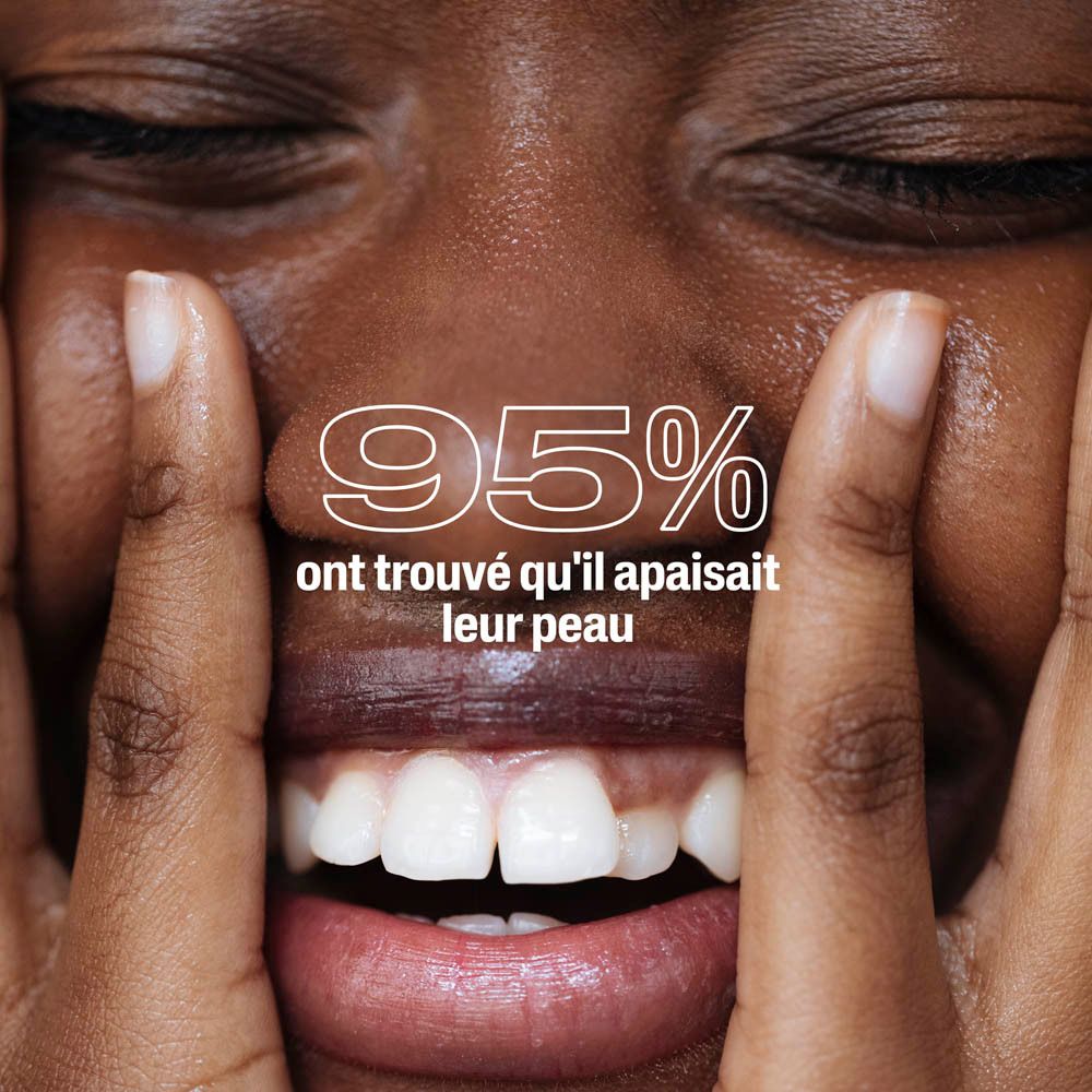 Gros plan d'une femme, 95% ont trouvé qu'il apaisait leur peau.