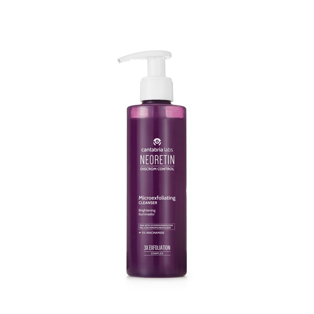 Neoretin Discrom Control Microexfoliating Cleanser in paarse pompfles.