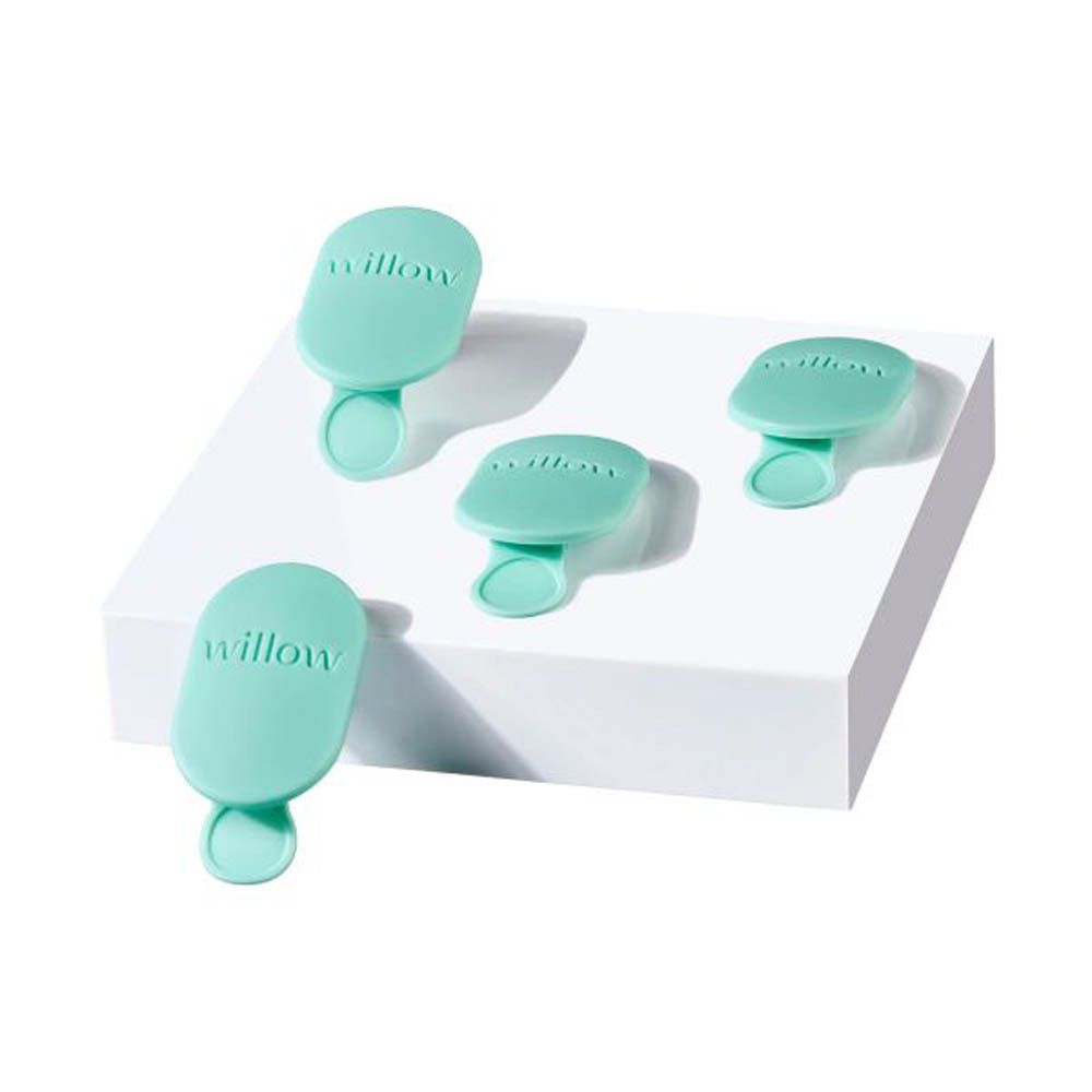 Vier mintgroene Elvie Wave ventielen, elk met 'willow' logo, gerangschikt op een witte ondergrond.