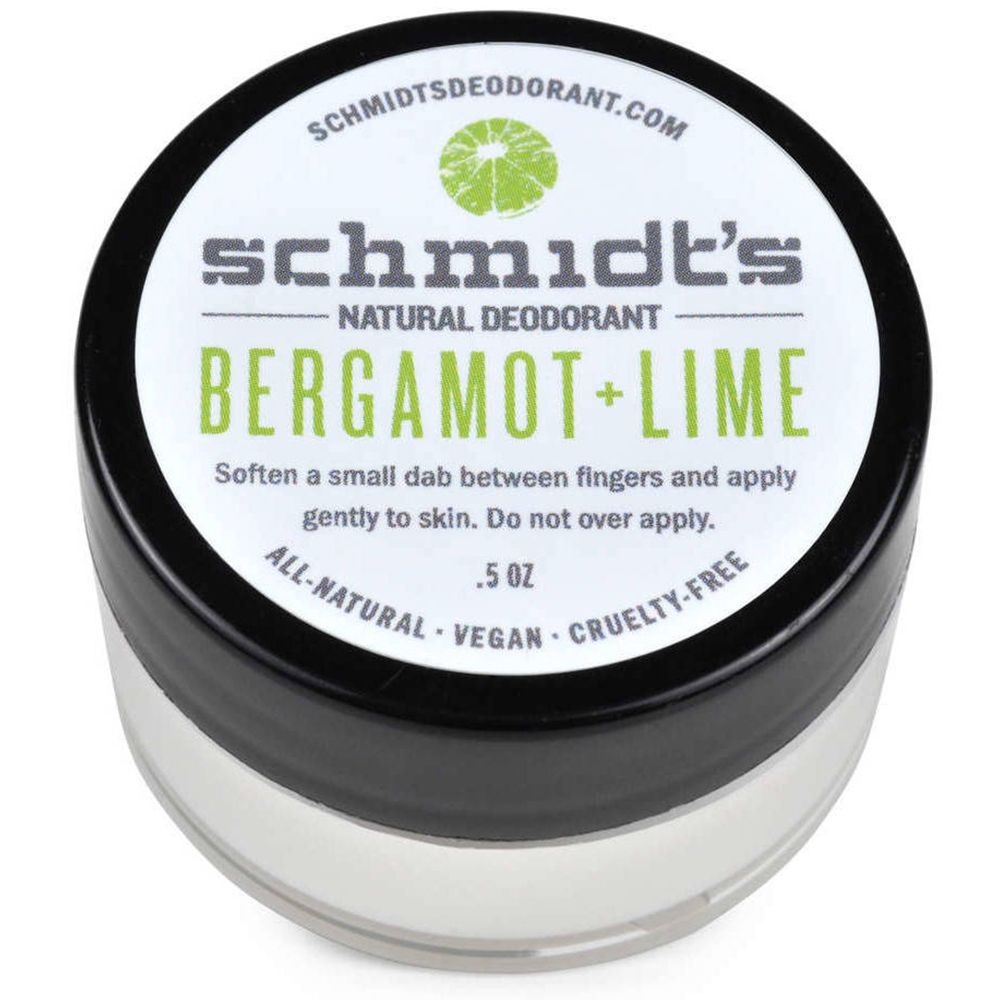 Pot rond avec couvercle noir. Inscription : Schmidt's Natural Deodorant Bergamote + Citron vert. Vegan, sans cruauté.