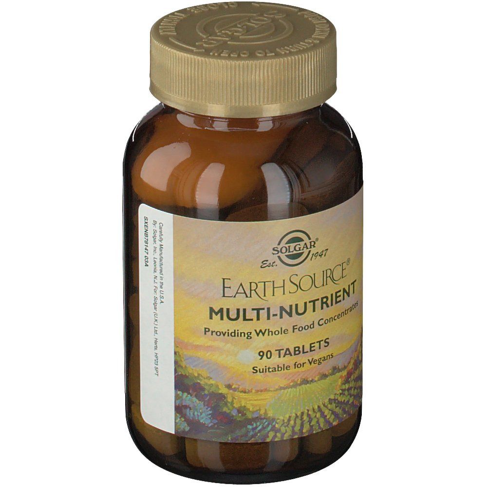 Bruine glazen fles met gouden dop. Etiket met "Earth Source Multi-Nutrient" en "90 tabletten". Geschikt voor veganisten.