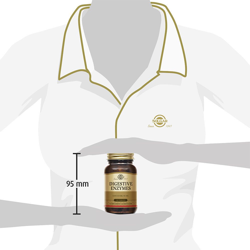 Fles in handen. Vrouw houdt fles vast, daarnaast afmeting van 95 mm.