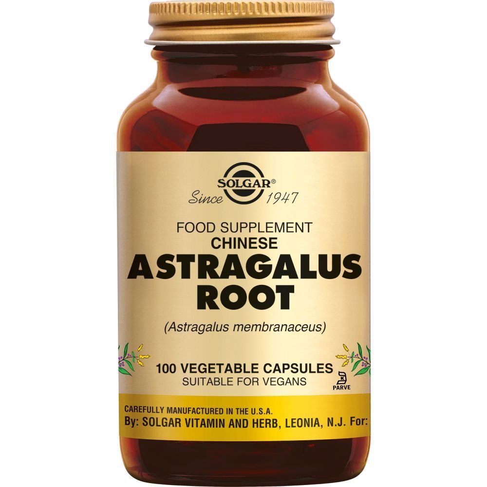 Bruine glazen fles met gouden deksel. Etiket met productnaam: Astragalus Root. 100 capsules. Merk: Solgar.