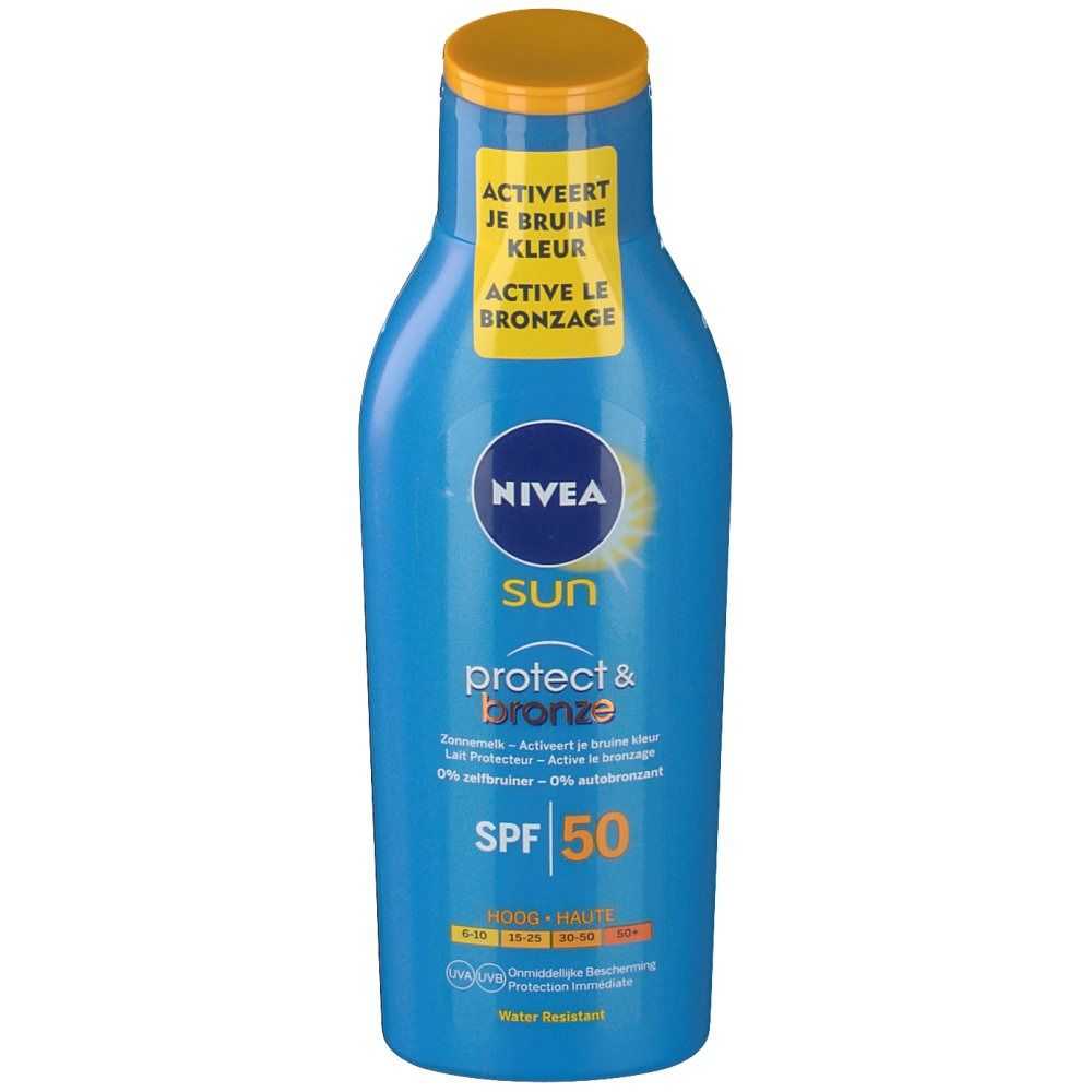 Blauwe fles Nivea Sun Protect & Bronze SPF50. Gele dop, geel etiket met tekst. Waterbestendig.