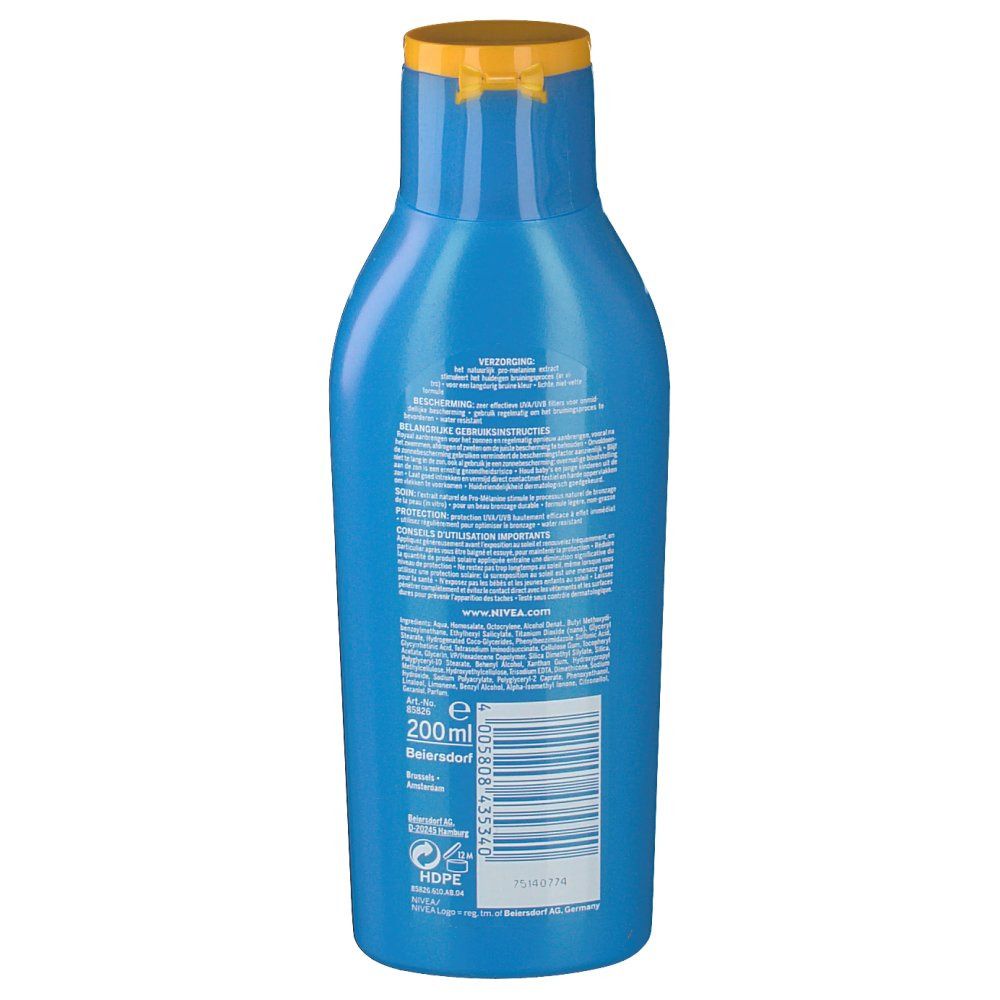 Achterkant van de blauwe fles Nivea Sun Protect & Bronze SPF50. Tekst en barcode.