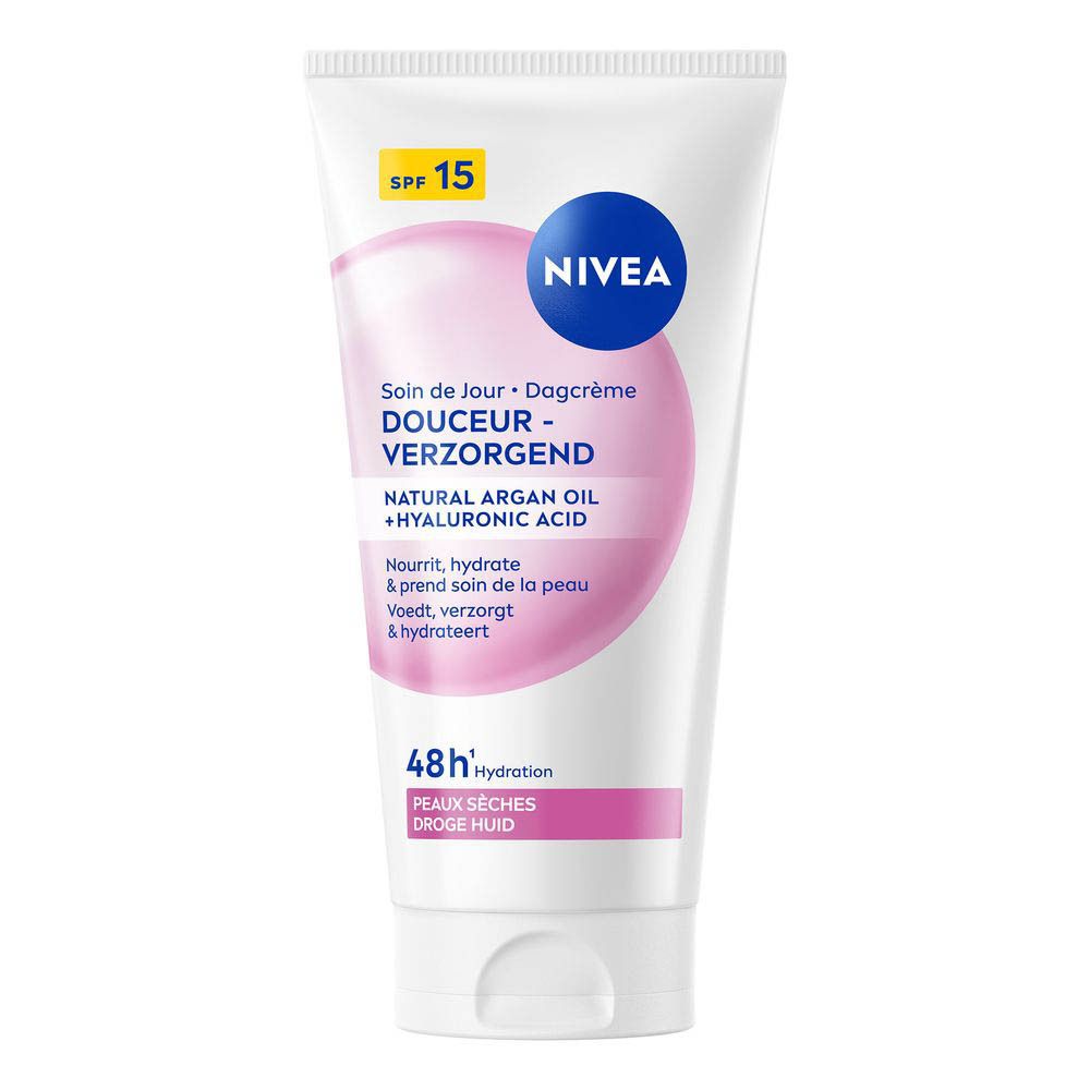 Tube de NIVEA Essentials Soin de jour SPF15.
