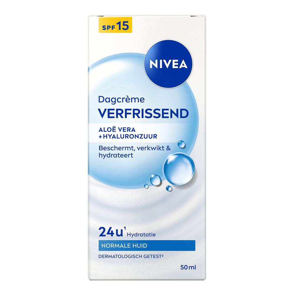 NIVEA dagcrème tube met vegen crème op blauwe achtergrond.