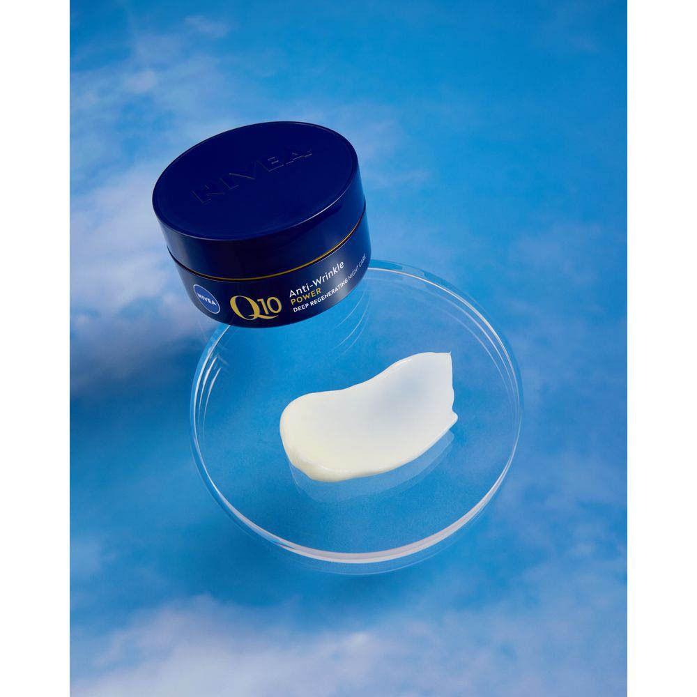 NIVEA Q10 POWER Anti-rimpel nachtcrème, licht schuin van voren.