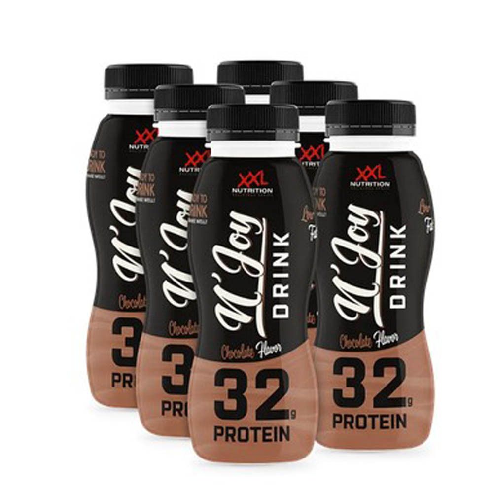 Zes flessen N'Joy Drink. Zwarte flessen met witte tekst. Opschrift: 32g Protein, Chocolate Flavor.
