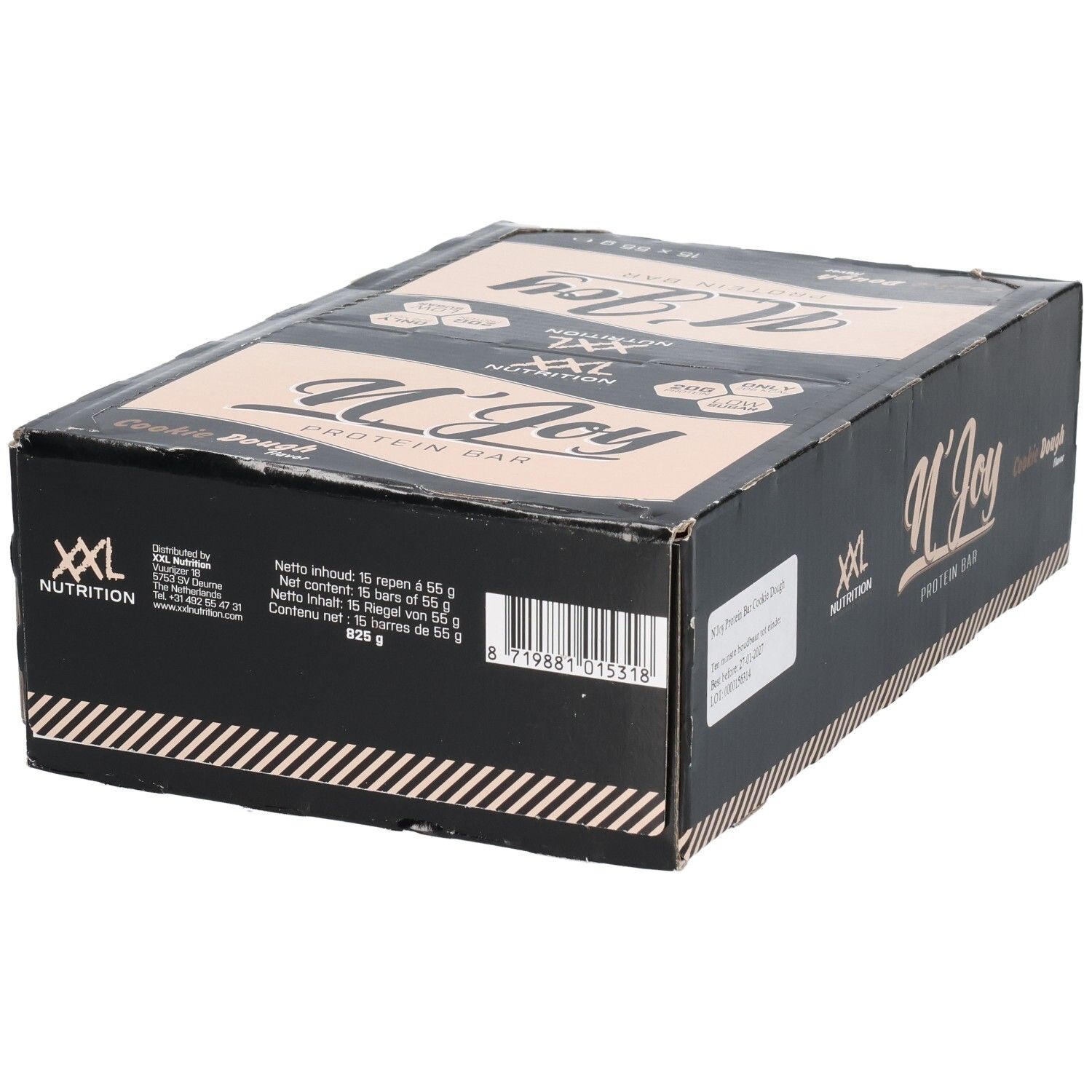 Zwarte doos met eiwitrepen. Opschrift: N'Joy Protein Bar Cookie Dough. Merk: XXL Nutrition. 16 repen.