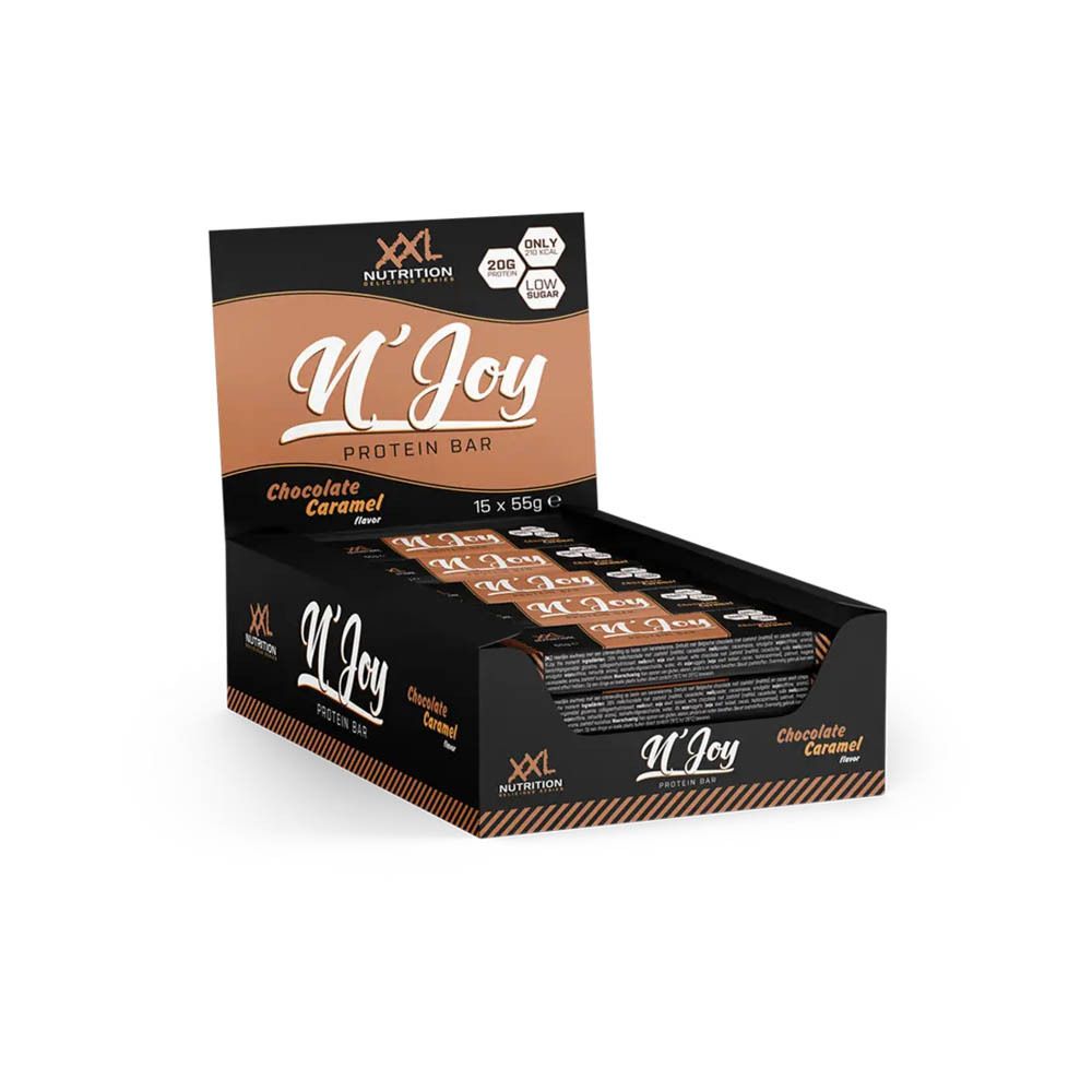 Open zwarte doos met XXL Nutrition N'Joy Protein Bar Chocolate Caramel. Zichtbaar: eiwitrepen, opschrift N'Joy Protein Bar.