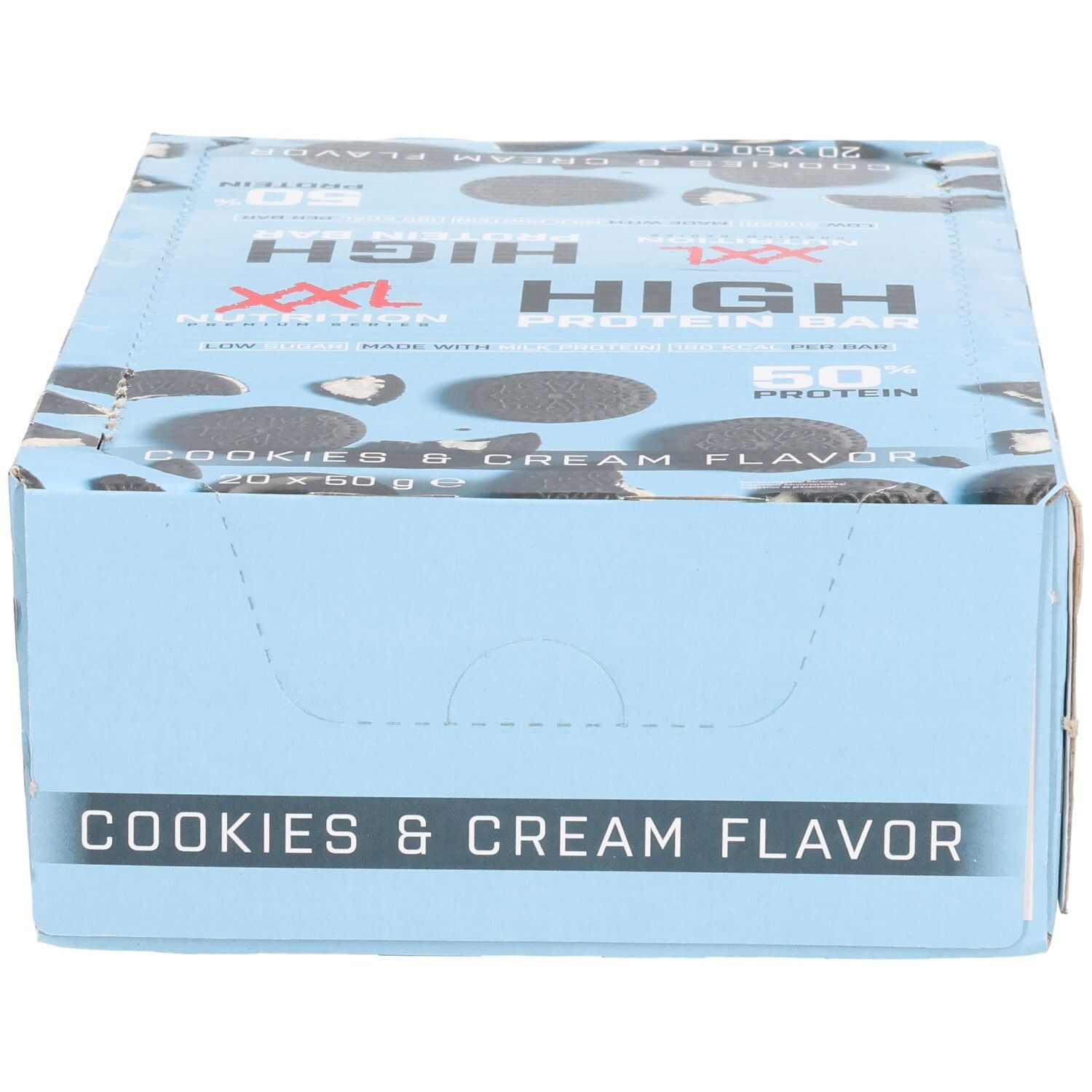 Boîte bleu clair XXL Nutrition High Protein Bar. Inscription : Cookies & Cream Flavor, High Protein Bar, 50% de protéines.