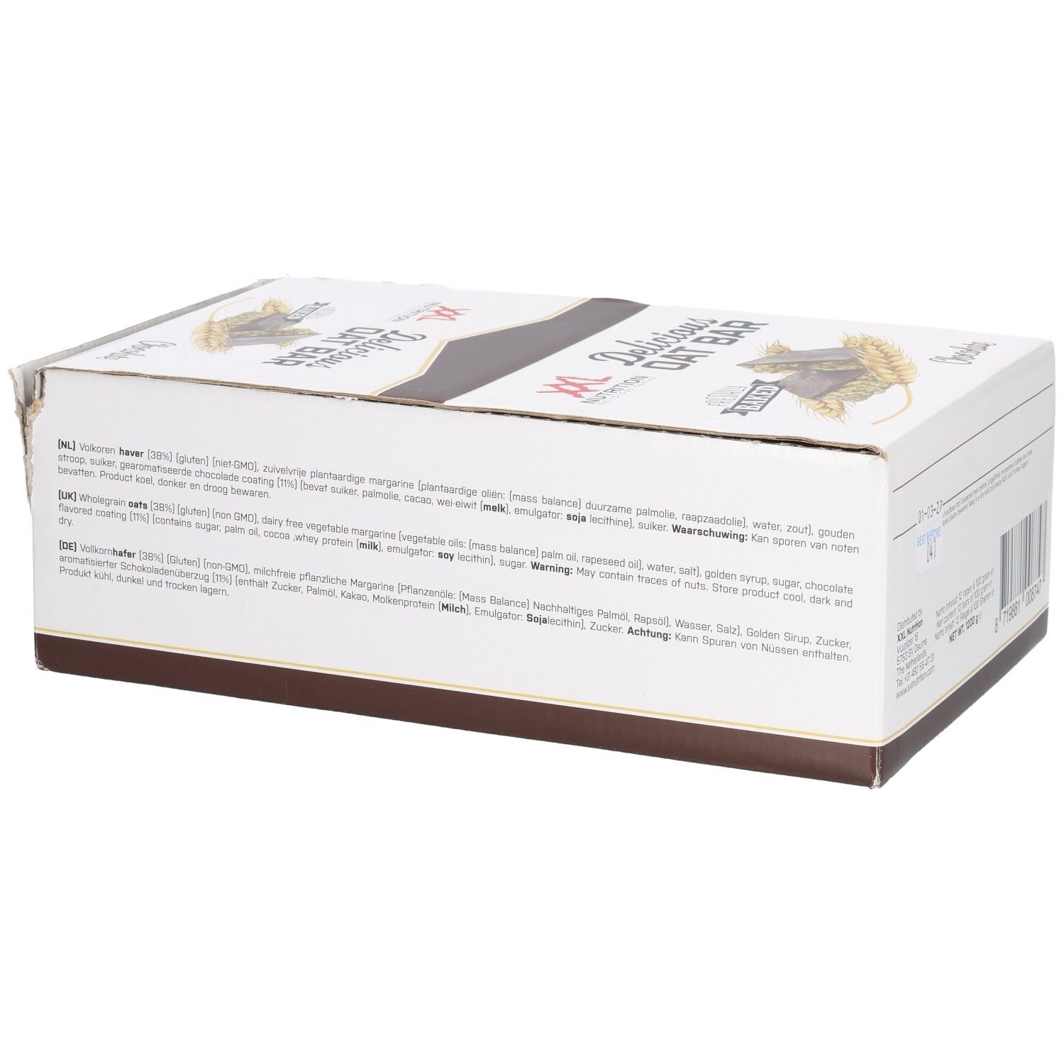 Kartonnen verpakking van XXL Nutrition Delicious Oat Bar Chocolat. Ingrediëntenlijst en waarschuwingen. Witte verpakking.