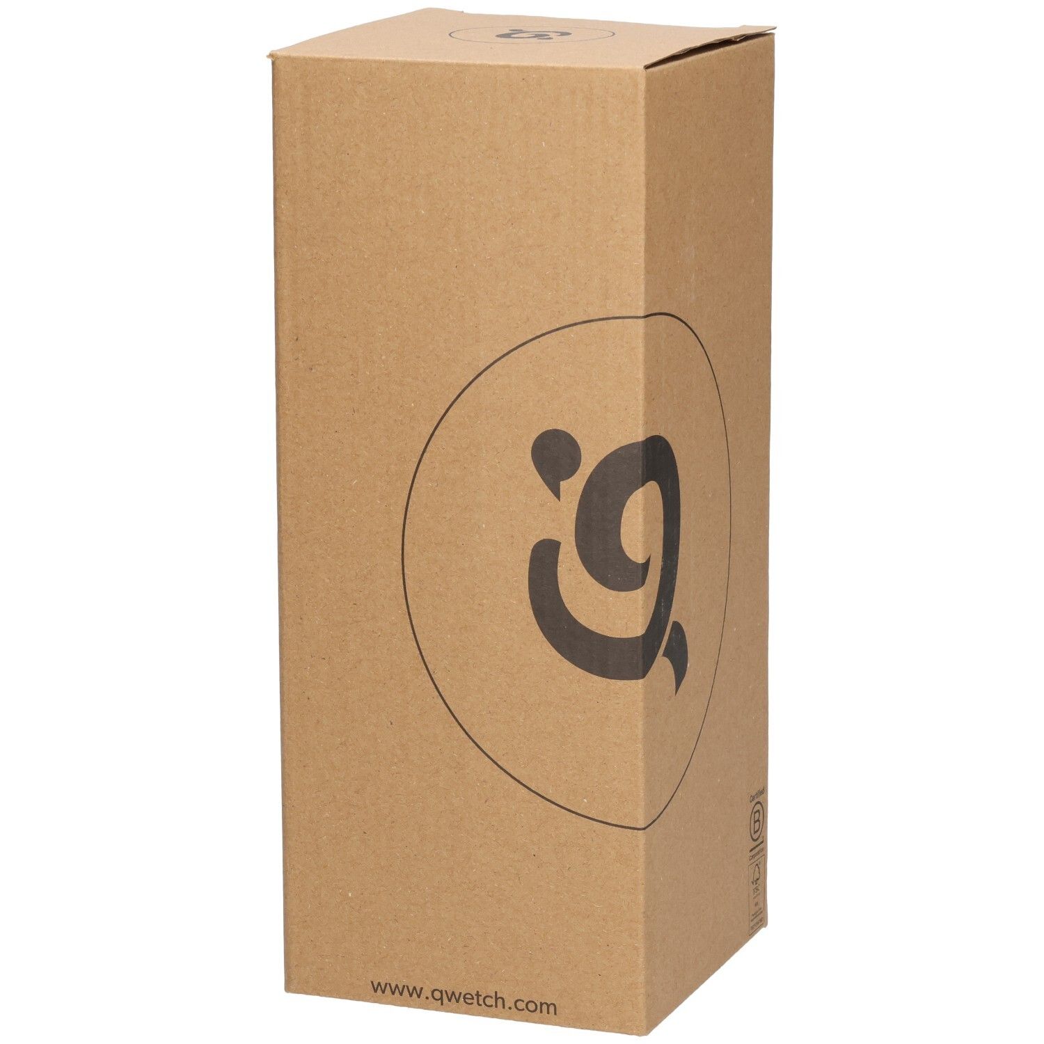 Hoge kartonnen verpakking met Qwetch-logo. Opschrift www.qwetch.com.