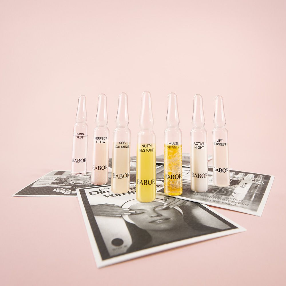 Ampullen in verschillende kleuren. Opschrift BABOR. Foto's op de achtergrond.