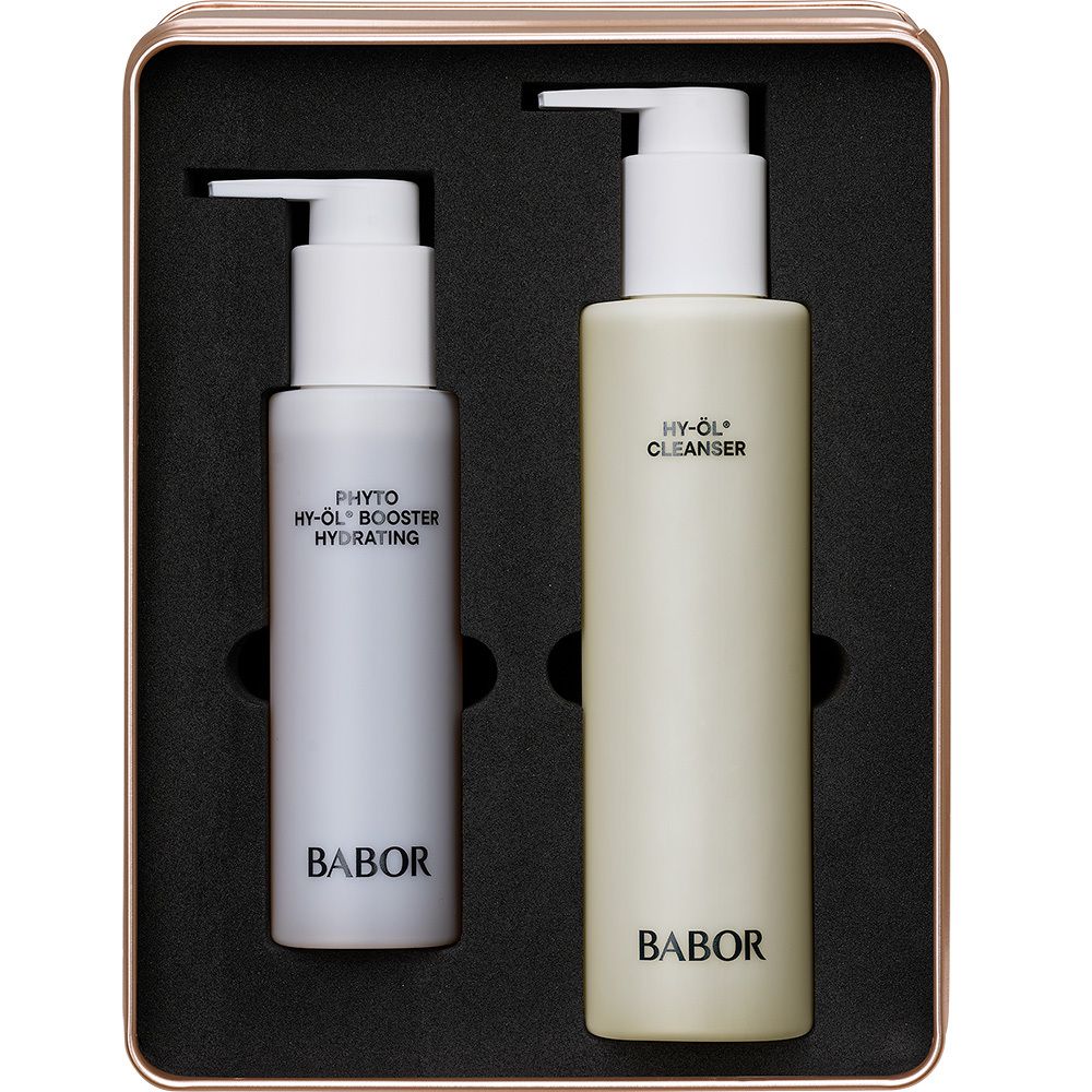 Coffret cadeau avec deux flacons. Un flacon avec pompe, étiqueté Phyto HY-ÖL® Booster Hydrating. Un flacon HY-ÖL® Cleanser.