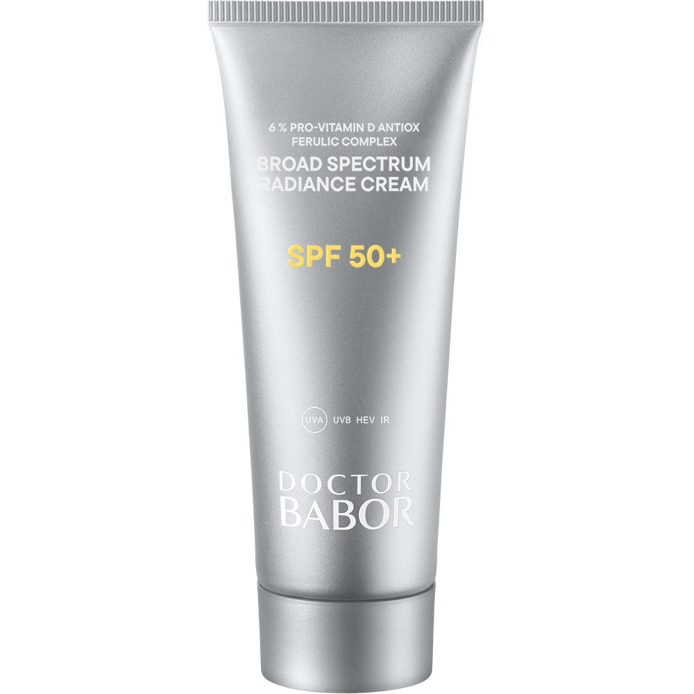 Tube gris avec texte blanc. Contient une crème SPF 50+. Marque : Doctor Babor.