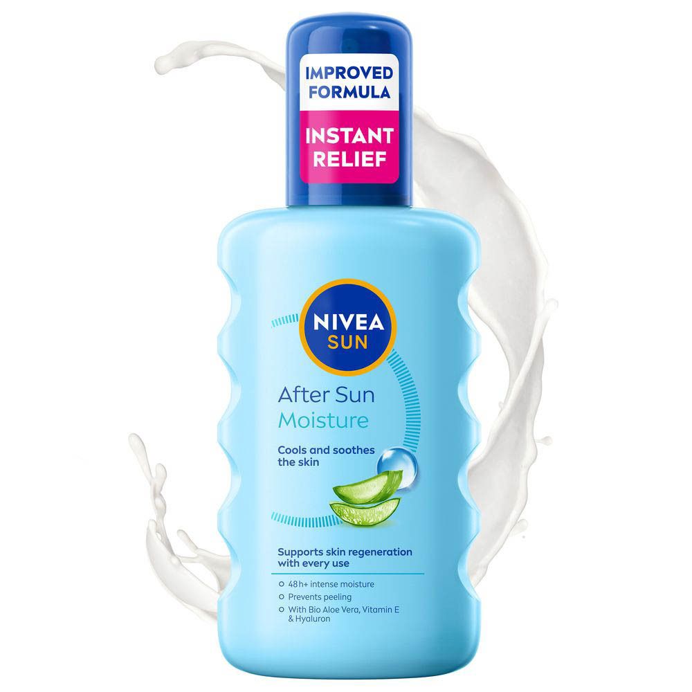 Lichtblauwe fles met blauwe dop. Opschrift: NIVEA SUN Moisture. Illustratie van waterdruppel.