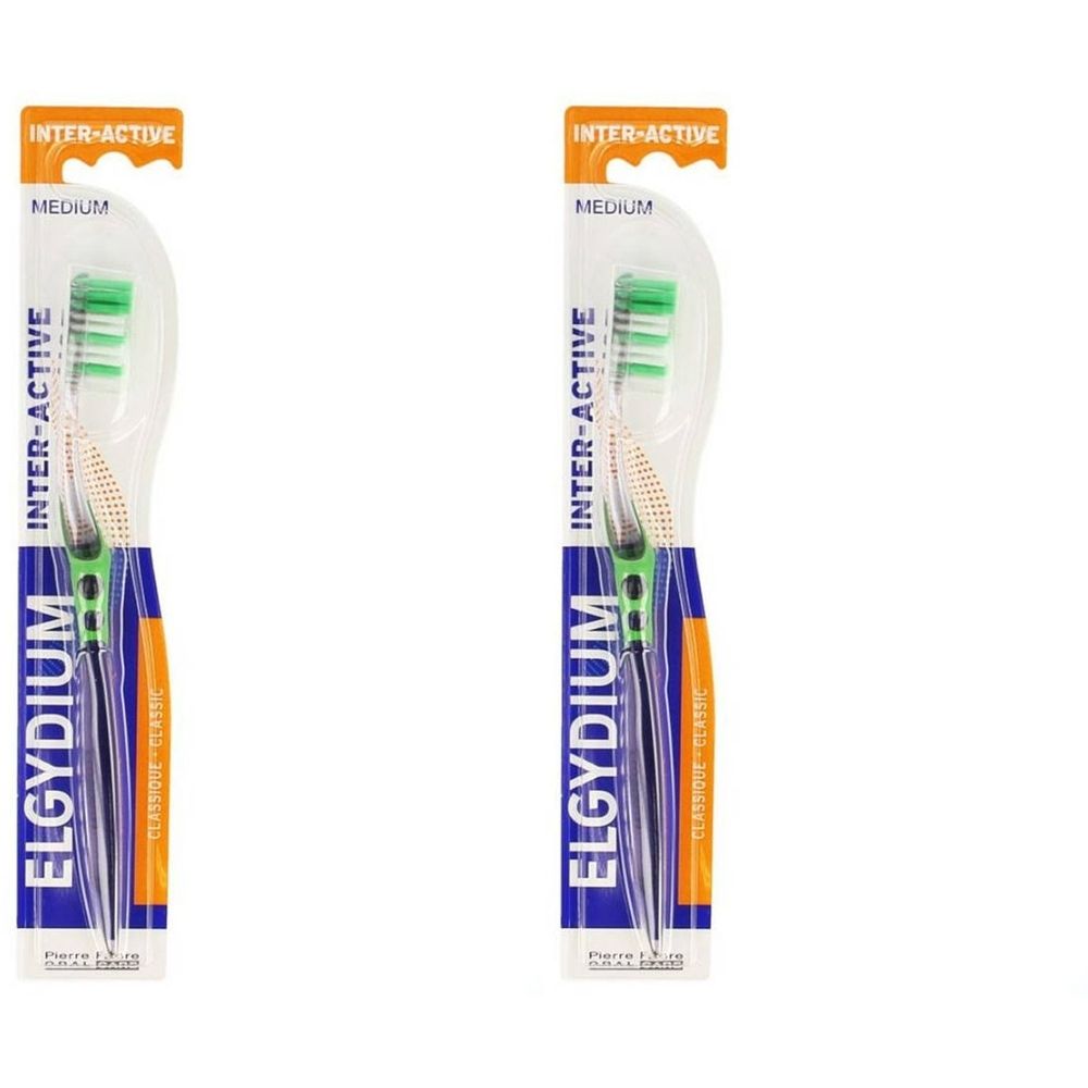 Twee tandenborstels in verpakking. Groene borstelharen, zwarte handgreep met groene accenten. Opschrift: ELGYDIUM, INTER-ACTIVE, MEDIUM.