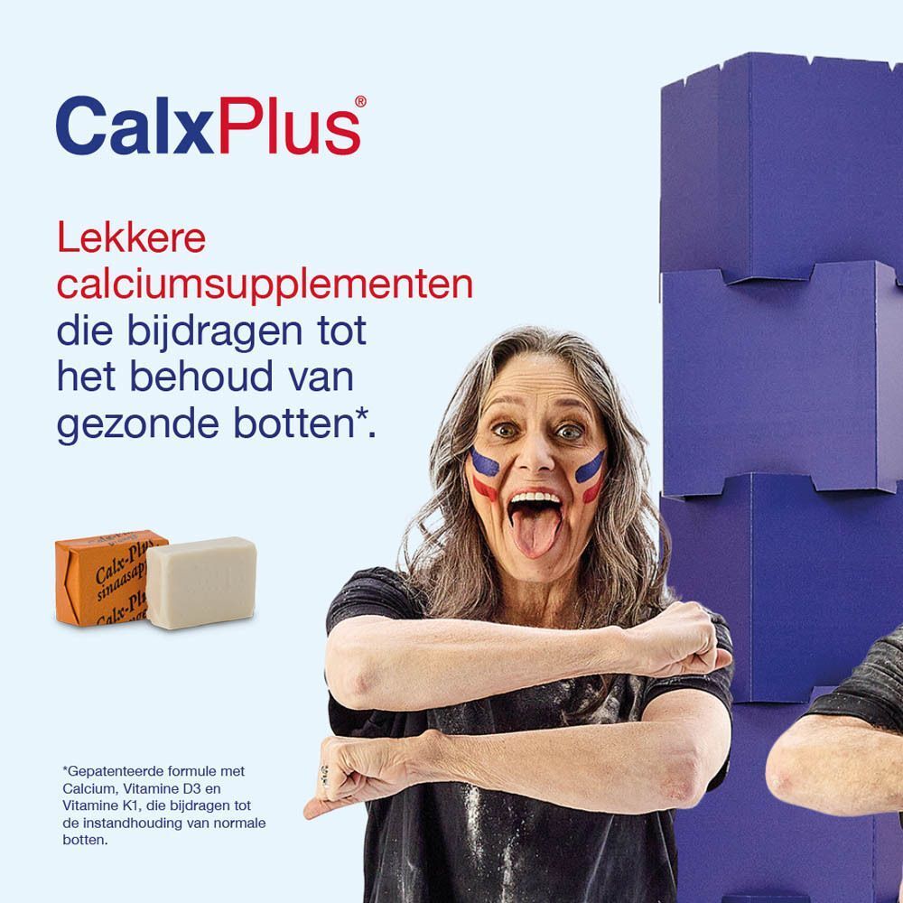 Femme avec joues peintes et langue tirée. Petit produit CalxPlus. Texte: calciumsupplementen die bijdragen tot gezonde botten.