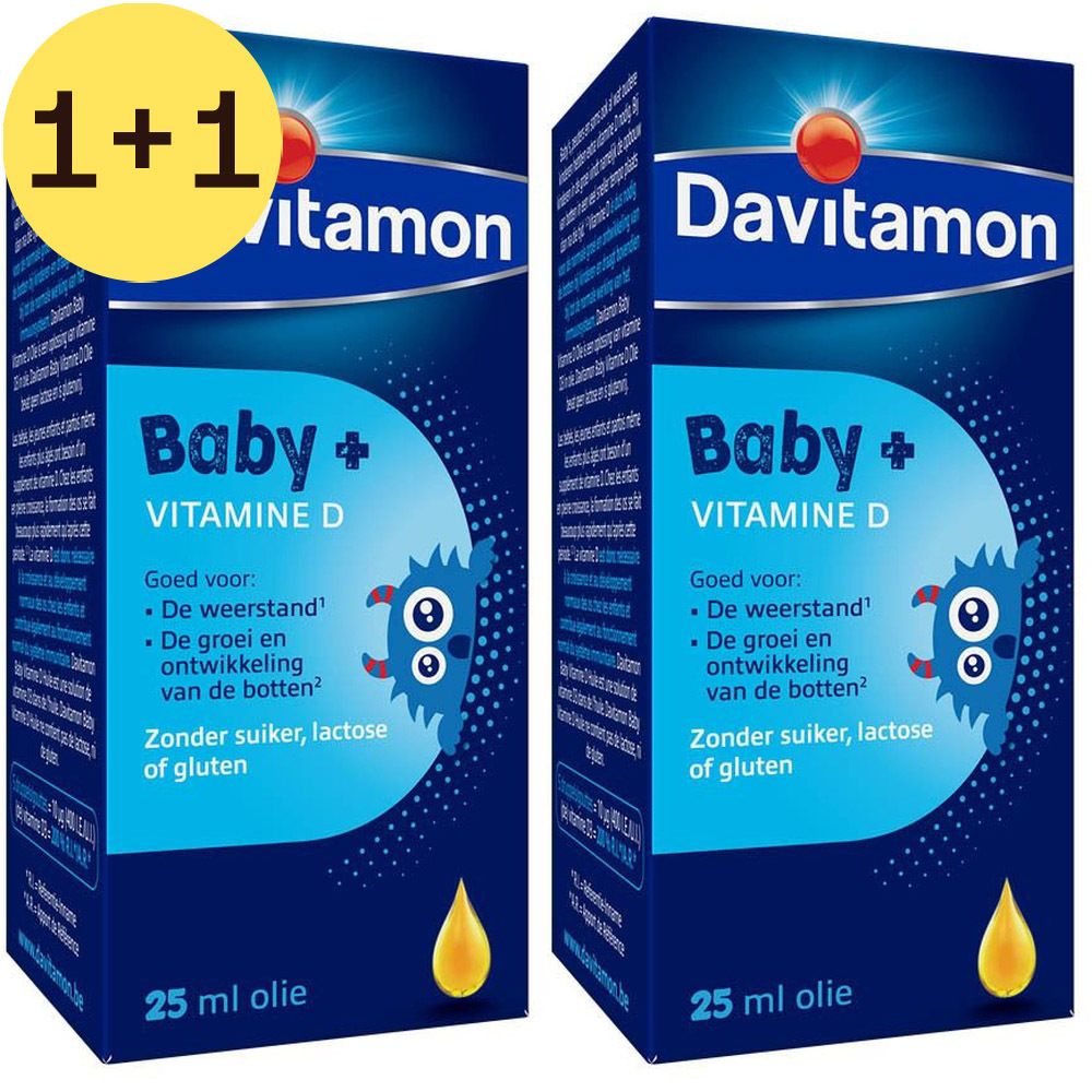 Twee dozen Davitamon Baby + Vitamine D. Blauwe verpakking, gele cirkel met '1+1'. Opschrift: Baby + Vitamine D, 25 ml.