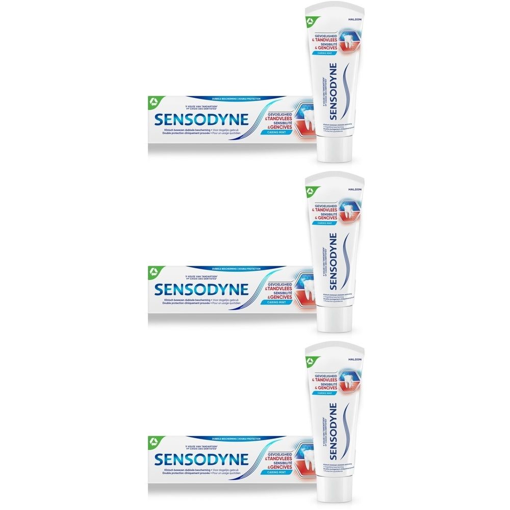 Trois tubes de dentifrice SENSODYNE® et emballages. Tubes blancs avec texte bleu. Emballage vert et blanc.