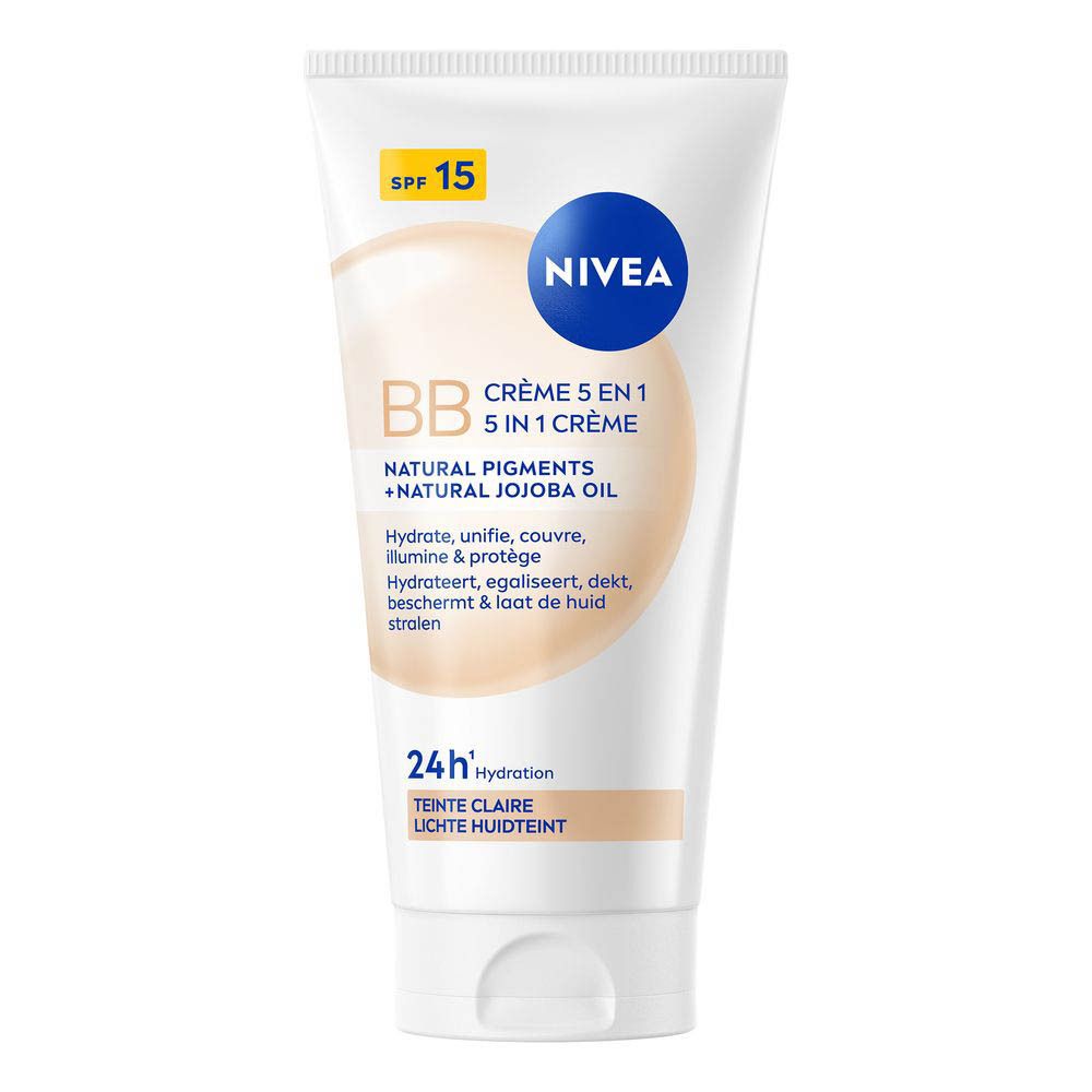 Achterkant van een NIVEA BB Cream tube met toepassingsbeschrijving en ingrediënten.