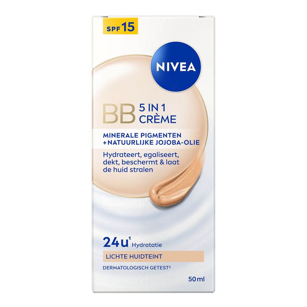 Tube et boîte de crème BB NIVEA, teinte claire, SPF 15, avec huile de jojoba.