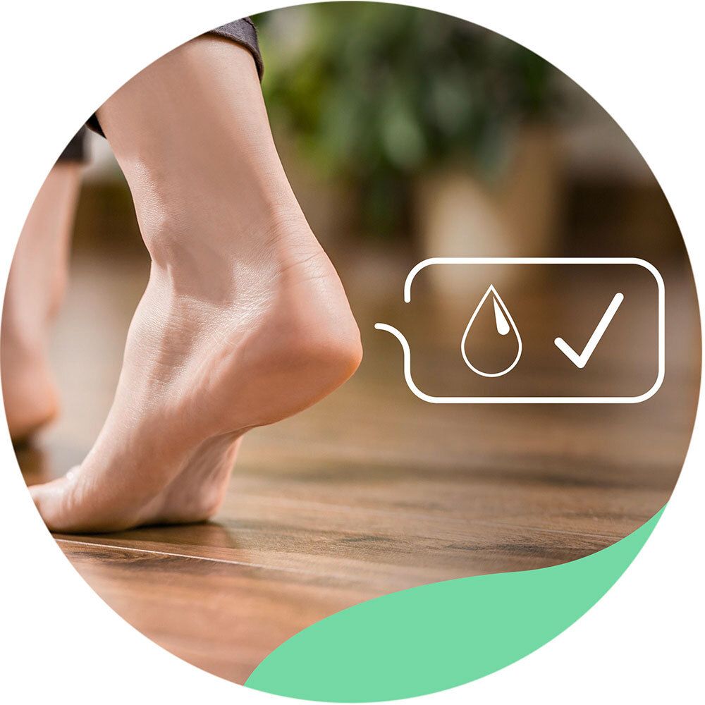 Pied sur plancher en bois. Bulle avec goutte et coche. Symbole d'hydratation.
