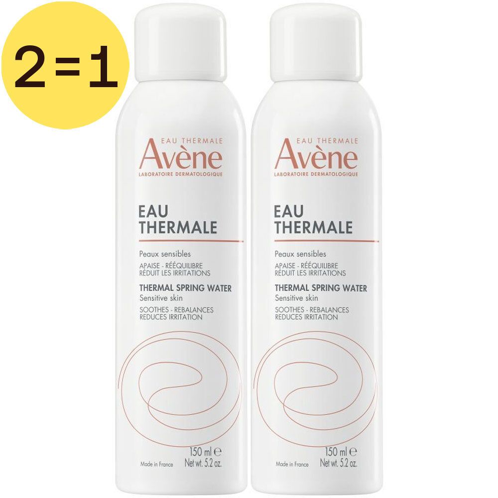 Twee witte spuitflessen met rode en zwarte tekst. Opschrift: Eau Thermale, Avène. Geel 2=1 label.