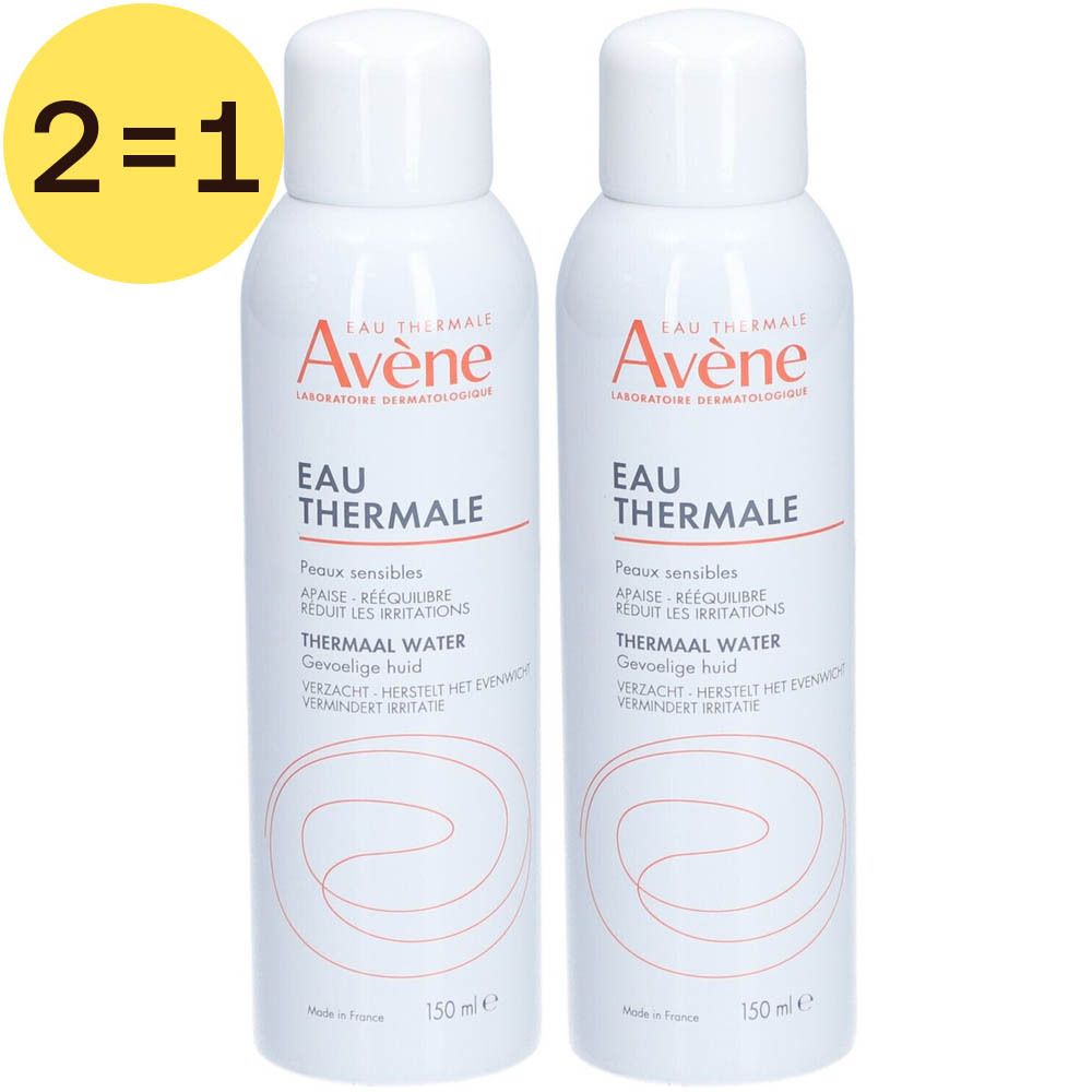 Twee witte spuitflessen met rode en zwarte tekst. Opschrift: Eau Thermale, Avène. Geel 2=1 label.