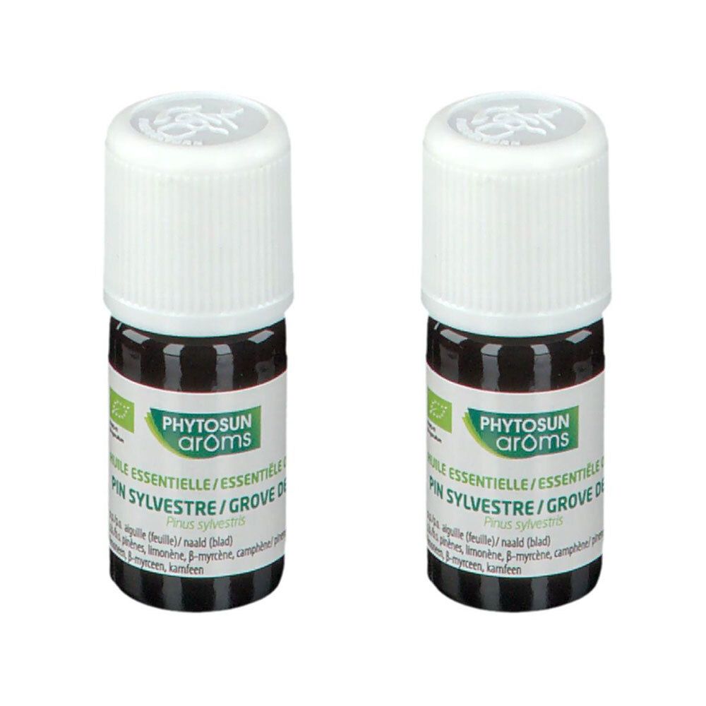 Twee kleine bruine glazen flesjes met witte dop. Labels met "PHYTOSUN arôms" en "PIN SYLVESTRE".