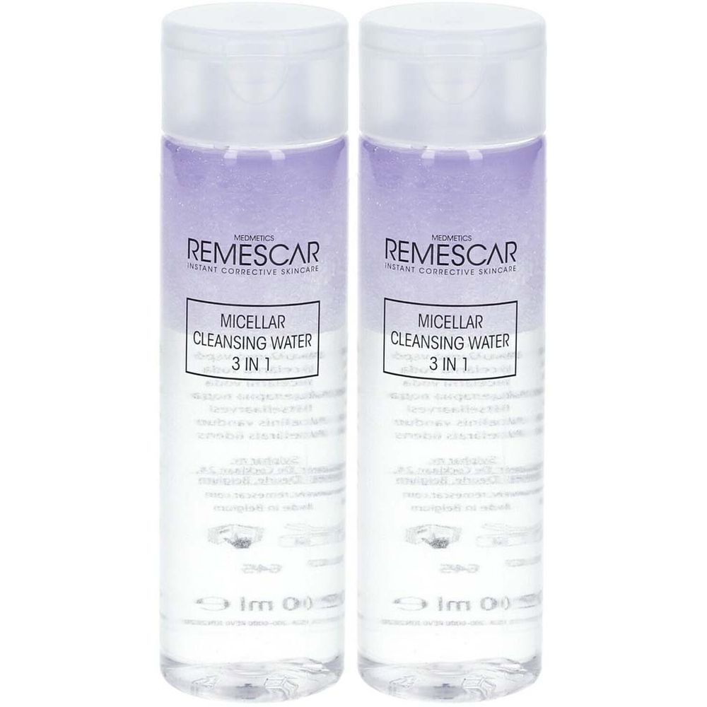 Twee flessen Remescar Micellar Cleansing Water. Opschrift: Micellar Cleansing Water 3 in 1.