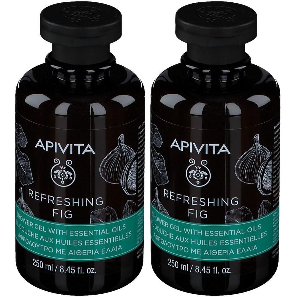 Twee douchegelflessen met zwarte dop. Opschrift: APIVITA, REFRESHING FIG. Illustratie van een vijg. Tekst in meerdere talen.