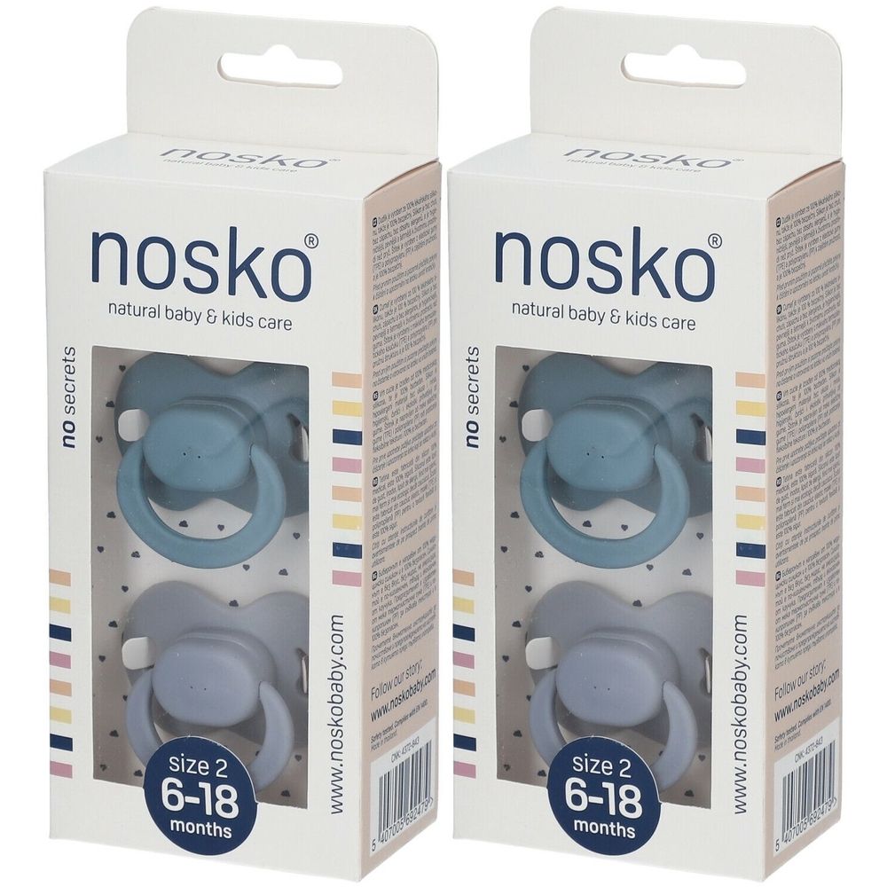 Twee fopspenen in verpakking. Blauwe en grijze siliconen fopspenen. Opschrift: nosko, natural baby & kids care, 6-18 maanden.