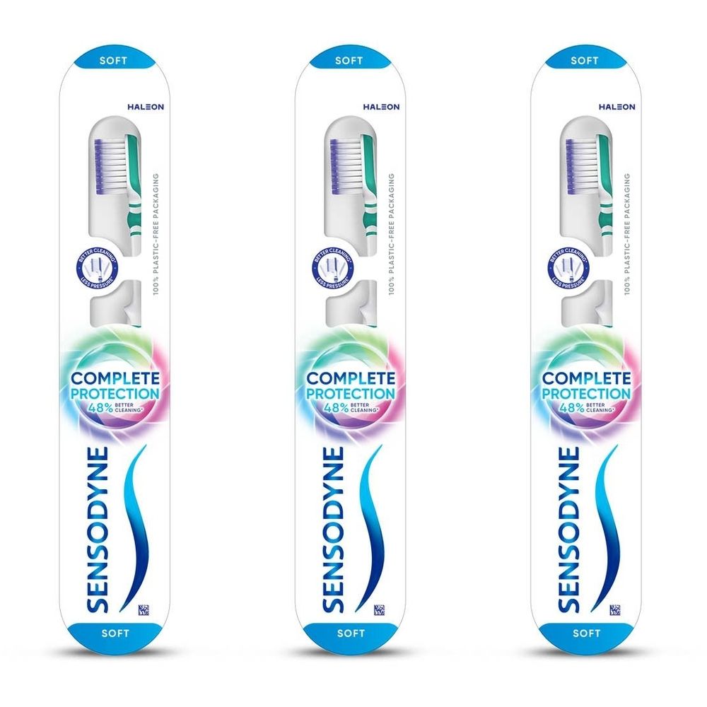 Drie Sensodyne Complete Protection Soft tandenborstels in verpakking. Verpakking 100% plasticvrij.