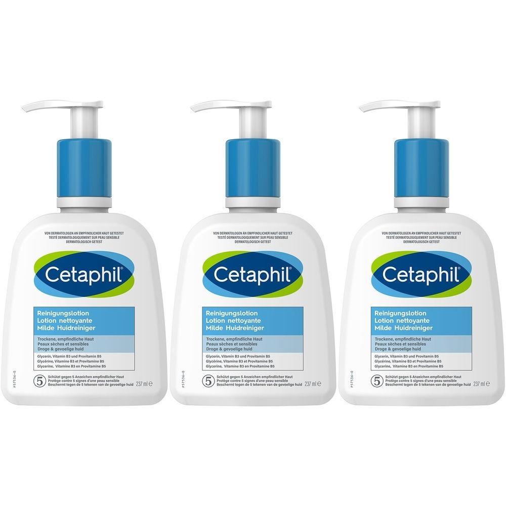 Drie flessen Cetaphil reinigingslotion met blauw-wit etiket en pomp. Productnaam en logo duidelijk zichtbaar.