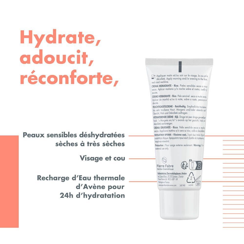 Gros plan d'une crème blanche. Texte : Texture fluide et fondante, Parfum doux et léger.