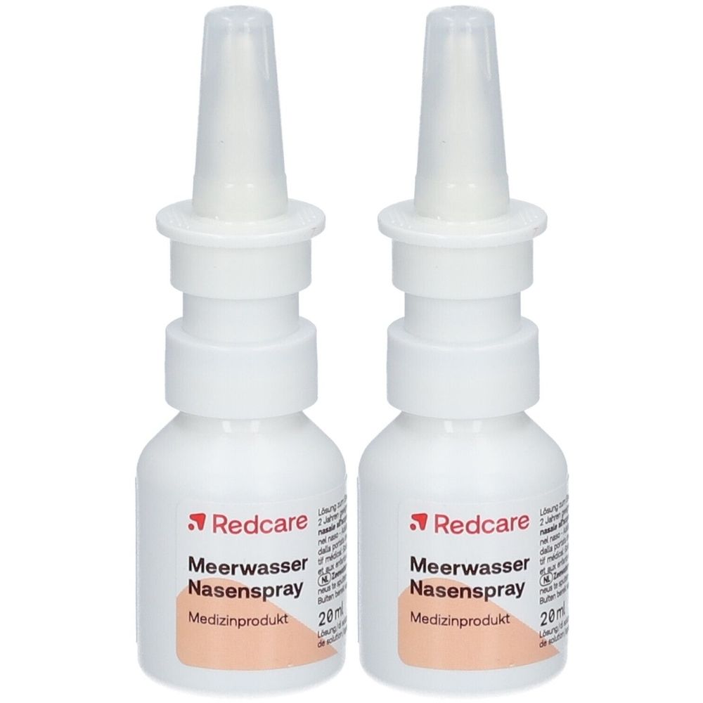 Deux flacons de spray nasal blancs avec logo Redcare rouge. Inscription: Meerwasser Nasenspray, produit médical. 20ml.