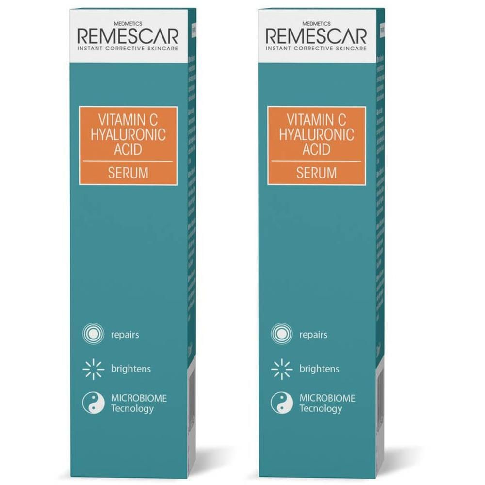 Twee verpakkingen Remescar Vitamine C Hyaluronzuur Serum. Elke verpakking toont de productnaam en voordelen.