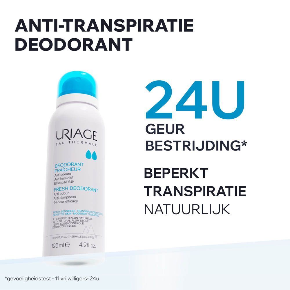 Uriage Deodorant Frâicheur spray wordt op de oksel gespoten. Zonder witte strepen.
