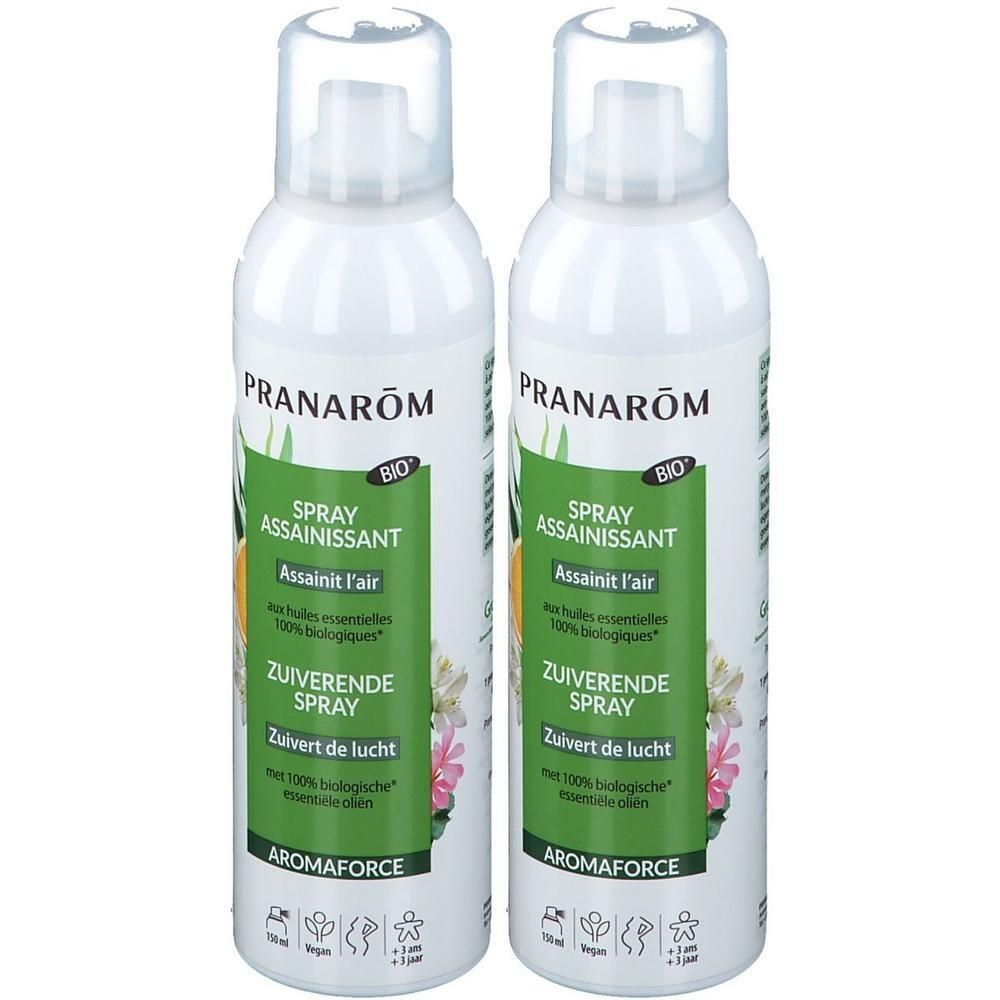 Twee witte spuitflessen met groene etiketten. Opschrift: Pranarôm, Spray assainissant, Aromaforce. Bio-certificering.