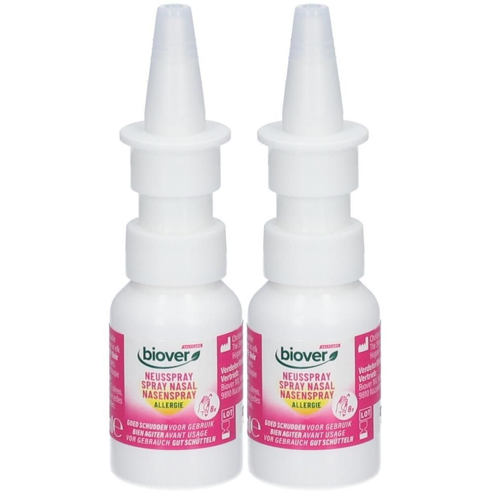 Twee witte neussprays met sproeikop. Opschrift: Biover, Neusspray Nasal Allergie.