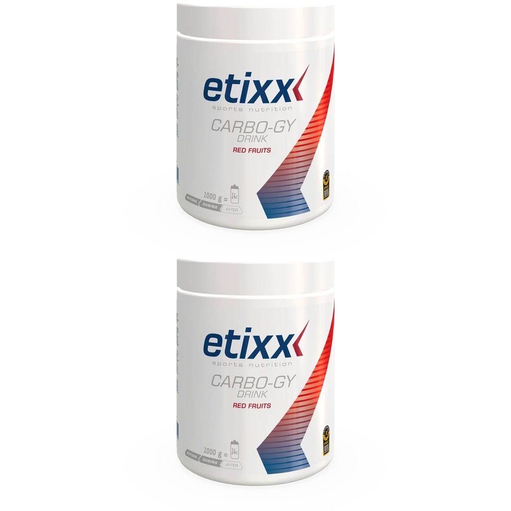 Twee witte potten met blauwe en rode graphics. Opschrift: etixx, Carbo-Gy Drink, Red Fruits. 1000 g.