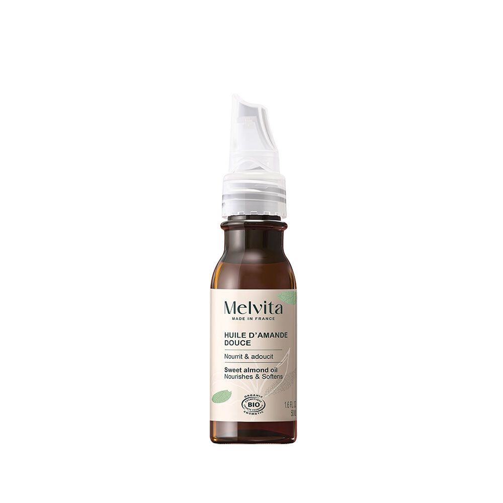 Bruine glazen fles met doseerhulpstuk. Opschrift: Melvita Huile d'Amande Douce, BIO-certificering.