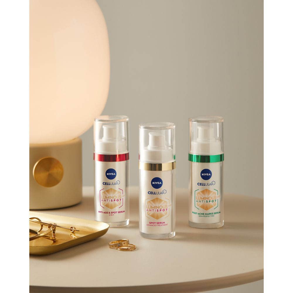 Nivea Luminous 630 Anti-Pigmentvlekken Serum fles met Frans etiket.
